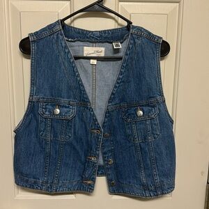Jean vest size large